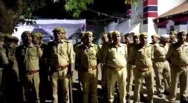 गाज़ीपुर: पुलिस अधीक्षक ने पुलिस फोर्स के साथ कोतवाली क्षेत्र में किया पैदल रूट मार्च