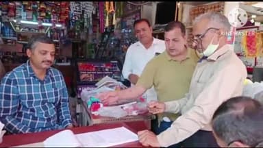 सोनीपत: ओल्ड DC रोड स्थित कुट्टू के आटे के गोदाम पर खाद्य सुरक्षा अधिकारी ने की छापेमारी, लिए सैंपल