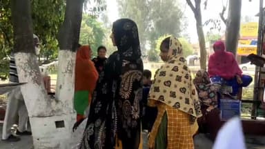 जगाधरी: हमीदा खड्डा कॉलोनी की बाल्मीकि बस्ती में रहने वाली महिलाएं व पुरुष अपनी समस्याओं को लेकर उपायुक्त से की मुलाकात