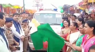 मिर्ज़ापुर: विंध्यवासिनी धाम से प्रारंभ होकर गौतमबुद्ध नगर को जाने वाली महिला सशक्तिकरण रैली को जिलाधिकारी ने किया रवाना