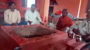 तिलहर: जैतिपुर क्षेत्र के गांव गोगेपुर में आर्य समाज के स्थापना दिवस के अवसर पर यज्ञ का हुआ आयोजन