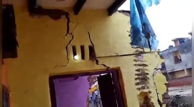 सोनीपत: गोकुल धाम स्थित ड्रेन-6 के बहाव से गिरे कई मकान, पीड़ित परिवारों ने आर्थिक मदद की मांग की