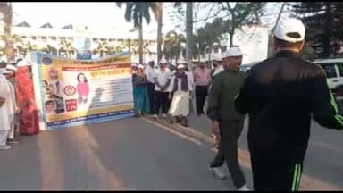 समस्तीपुर: समाहरणालय से बेटी बचाओ-बेटी पढ़ाओ के साथ-साथ कन्या भ्रूण हत्या रोकने को लेकर निकाली गई प्रभात फेरी