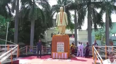 पटना ग्रामीण: लोहिया उद्यान में राज्यपाल और मुख्यमंत्री नीतीश कुमार ने डॉ राममनोहर लोहिया की जयंती के मौके पर दी श्रद्धांजलि