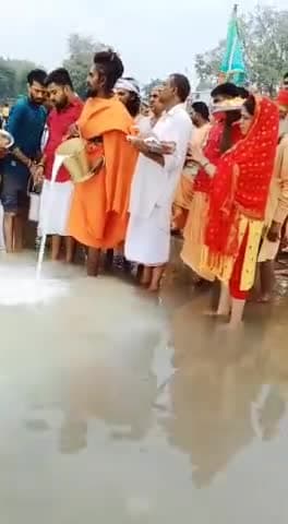 श्रीधूनीबाले दादा जी के परम भक्त श्री शिवानंद जी महाराज जी के द्वारा बड़ी छिपानेर मैं मां नर्मदा जी का दूध से अभिषेक किय