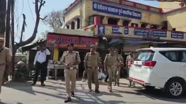 लखीमपुर: शहर की संकटा देवी चौकी का पुलिस अधीक्षक गणेश प्रसाद साहा ने किया औचक निरीक्षण, दिए जरूरी दिशा निर्देश