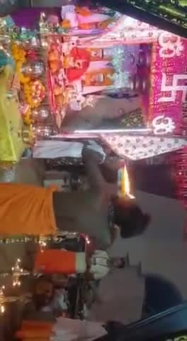 श्री धूनीवाले दादाजी के कृपा पात्र श्री शिवानंद तिवारी जी पूजन अर्चन आरती वंदन करते हुए छिपानेर घाट पर नर्मदे हर