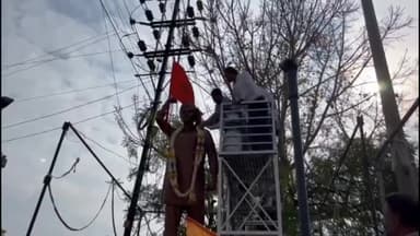 इंदौर: चंदन नगर चौराहे पर महापौर ने शहीद दिवस के मौके पर शहीद भगत सिंह व शहीद हेमू कालानी की प्रतिमा पर किया माल्यार्पण