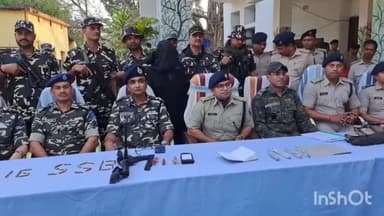 जमुई: एरिया कमांडर नक्सली सुनील मरांडी चरकापत्थर इलाके के जंगल से हथियार के साथ गिरफ्तार,SP ने टाउन थाना में दी जानकारी