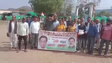 अजयगढ़: ओलावृष्टि पीड़ित किसानों को मुआवजा दिलाने अजयगढ़ कांग्रेसियो ने धरना प्रदर्शन जमकर की नारेबाजी sdm को सौंपा ज्ञापन