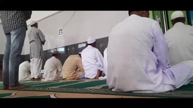 बिरनी: बिरनी में रोजेदारों ने रमजान महीना का पहला जुम्मा नमाज़ अदा की।