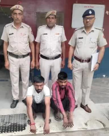 बहादुरगढ़: मोबाइल फोन छीनने के मामले में कार्रवाई कर एमआई चौकी पुलिस ने 2 आरोपियों को गांव कानोंदा एरिया से किया गिरफ्तार