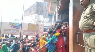मिर्ज़ापुर: सीखड़ के अदलपुरा शीतला धाम में 1,50,000 भक्तों ने किया दर्शन, पुलिस प्रशासन रही मुस्तैद