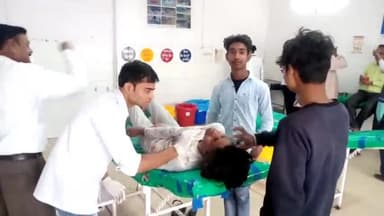 इटावा: फ्रेंड्स कॉलोनी इलाके में रेखा पैलेस के समीप गड्ढे में बाइक घुसने से एक युवक घायल, राहगीरों ने पहुंचाया जिला अस्पताल