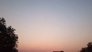 रमजान का प्रवित्र महीना आज चांद का बहुत अद्रभुत नजारा देखने को पहली बार मिला। #रमजान #जुमा #चांद #मुस्लिम #हिंदू