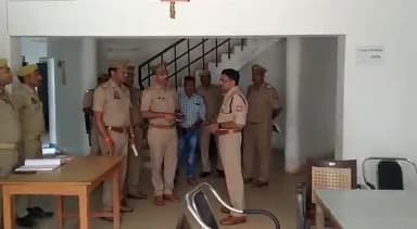 मिर्ज़ापुर: एडिशनल SP नक्सल ओपी सिंह ने हलिया थाना व गड़बड़ा धाम का किया औचक निरीक्षण, अधिकारियों को दिए आवश्यक दिशा निर्देश