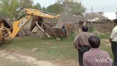 बिलग्राम: तेजीपुर के पास गंगा एक्सप्रेस वे के निर्माण में आ रही थी बाधा, झोपडियों पर चलाया गया बुलडोजर