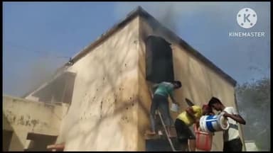 पतरातू: सयाल नालापार दोतला क्वार्टर में शॉर्ट सर्किट से लगी आग, सभी सामान जलकर हुआ राख