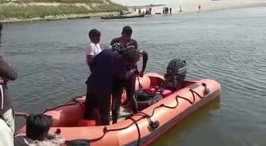 मिर्ज़ापुर: कछवा के बरेनी घाट पर गंगा स्नान करते समय डूबा किशोर, तलाश में जुटी एनडीआरएफ की टीम