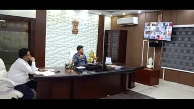 सासाराम: डीएम धर्मेंद्र कुमार के कार्यालय में विभिन्न विभाग के अधिकारियों के साथ वीडियो कॉन्फ्रेंसिंग के माध्यम से हुई बैठक