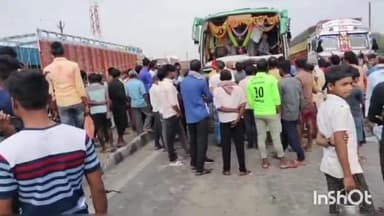 सासाराम: शिवसागर थाना के समीप तीर्थयात्री बस व ट्रक में हुई टक्कर, ड्राइवर समेत 7 लोग घायल