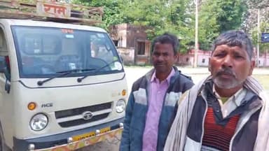 लखीमपुर: होली के बाद से लापता युवक का राजापुरवा गांव में संदिग्ध परिस्थितियों में मिला शव, पोस्टमार्टम हाउस पहुंचे परिजन