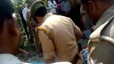 लखीमपुर: रामापुर नहर के पास 1 हफ्ते पहले लापता महिला का शव पेड़ से लटका मिला, परिजनों ने जताई हत्या की आशंका