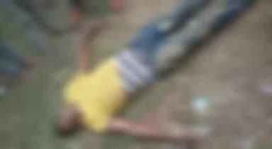 गढ़मुक्तेश्वर: अल्लाबख्शपुर रेलवे फाटक के पास पेड़ पर लकड़ी काटने चढ़े युवक की हाईटेंशन लाइन की चपेट में आने से हुई मौत