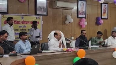 लखीमपुर: कलेक्ट्रेट सभागार में कॉमन सर्विस सेंटर को लेकर उचित दर विक्रेताओं को दिया गया प्रशिक्षण