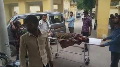 बदायूं: वैहबलपुर गांव के पास बाइक सवार बुजुर्ग महिला को मंदबुद्धि युवक ने मारी लाठी, घायल महिला को जिला अस्पताल में कराया भर्ती