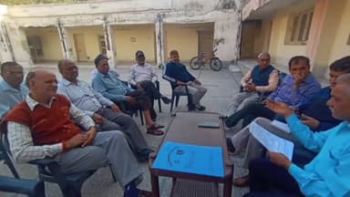 हरिद्वार: देवभूमि पूर्व सैनिक कल्याण समिति ने वार्षिकोत्सव के आयोजन को लेकर हरिद्वार स्थित कार्यालय पर की बैठक