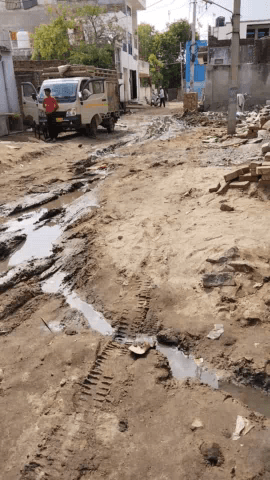 आमेर: #उदहयोग विहार. रोड़ नम्बर 17
रोड कि हालात #खराब हो ने करण 
जनता का चालना हुआ है मुश्कील   घारों के अंद्र भि भरा #पानी