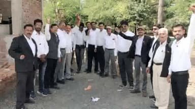 बीना: तीन दिवसीय हड़ताल पर बीना न्यायालय के अधिवक्ता, उच्च न्यायालय द्वारा दिए गए आदेश को वापस लिए जाने की कर रहे मांग