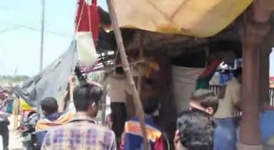 मथुरा: वृंदावन में मंदिरों के पास नगर निगम ने अतिक्रमण पर की कार्रवाई, अतिक्रमण ना करने की दी चेतावनी