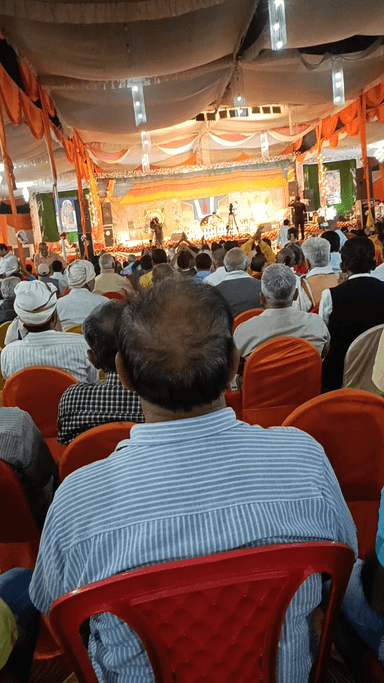 बलरामपुर समाचार अंतरराष्ट्रीयसनातन साहित्य परिषद के तत्वाधान में बड़े परेड ग्राउंड में चल रहा श्रीमद् भागवत कथा