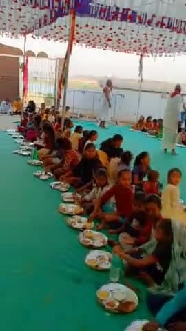 श्री धूनीवाले दादाजी के कृपा पात्र श्री शिवानंद तिवारी जी द्वारा पूजन अर्चन के बाद कन्या भोज भंडारे का आयोजन किया गया