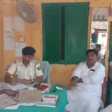 सोनपुर: पहलेजाघाट ओपी परिसर में शांति समिति की बैठक का किया गया आयोजन