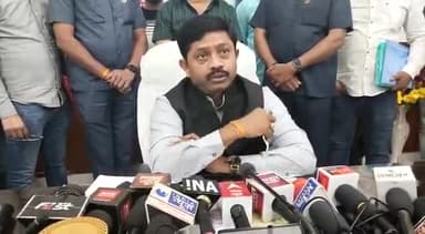 मिर्ज़ापुर: सपा व बसपा सरकारों ने सिर्फ वोट और नोट के बारे में सोचा, कलेक्ट्रेट में आयोजित प्रेस वार्ता में प्रभारी मंत्री नंदगोपाल