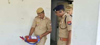 भदोही: पुलिस अधीक्षक भदोही द्वारा पुलिस लाइन का किया गया वार्षिक निरीक्षण कार्यालय व परिसरका भ्रमण कर दिया गया आवश्यक निर्देश