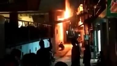 कानपुर: चकेरी के लाल बंगला में एसी के आउटडोर यूनिट में शॉर्ट सर्किट की वजह से राज रतन साड़ी सेंटर में लगी भीषण आग