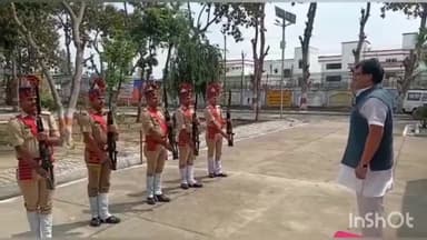 बलरामपुर: कलेक्ट्रेट में पहुंचने पर जिले के प्रभारी मंत्री नितिन अग्रवाल को दिया गया गार्ड ऑफ ऑनर