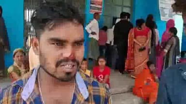 बिहपुर: महंत स्थान के पास सड़क दुर्घटना में 2 युवक हुए घायल, अस्पताल में कराया गया भर्ती