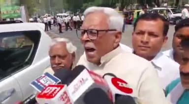 पटना ग्रामीण: गांधी मैदान में राजद नेता शिवानंद तिवारी ने कहा- साजिश के तहत राहुल गांधी को पार्लियामेंट से रखा गया है बाहर