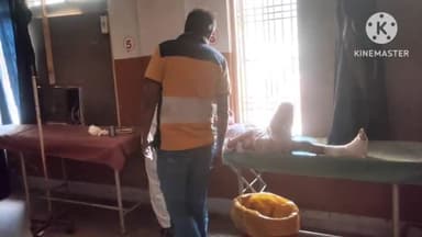 शिकोहाबाद: रेलवे स्टेशन रोड हॉस्पिटल के पास सड़क किनारे खड़े किशोर को बाइक सवार ने मारी टक्कर, घायल किशोर को हॉस्पिटल में भर्ती