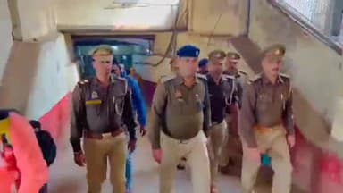 जौनपुर: जौनपुर रेलवे जंक्शन पर सीओ सिटी कुलदीप गुप्ता ने सुरक्षा की दृष्टि से किया निरीक्षण