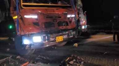 हलसी: महिसोना के समीप आमने-सामने दो ट्रक की हुई टक्कर, एक ट्रक चालक वाहन में ही बुरी तरह फंसा