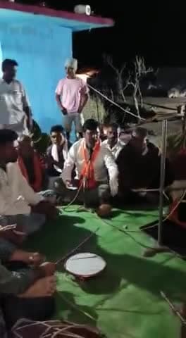 चैत्र नवरात्रि के पावन बेला पर ग्राम कुड़ेली मे माता रानी के भजन मे भाजपा नेता #देवेन्द्र_तिवारी जी पहुँचे।