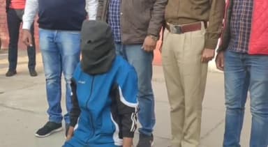 रोहतक: सिटी पुलिस स्टेशन की टीम ने आईडीसी चौक पर एक व्यक्ति को नशीले पदार्थ के साथ किया काबू, 1 किलो 90 ग्राम चरस हुई बरामद