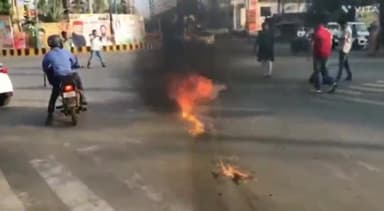 सरई: राहुल गांधी के संसद से निष्कासन मामले को लेकर कांग्रेसियों ने माजन मोड़ पर PM नरेन्द्र मोदी का पुतला किया दहन