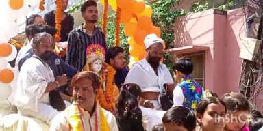 बरेली: सुभाष नगर में तपेश्वर नाथ मंदिर में अग्रवाल परिवार की ओर से मूर्ति स्थापना को लेकर निकली शोभायात्रा, भंडारे का हुआ आयोजन